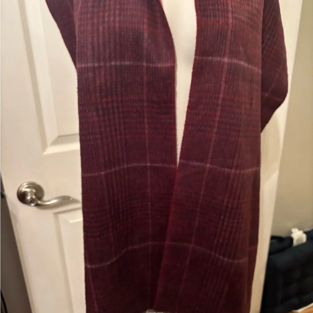 Roundtree & Yorke scarf